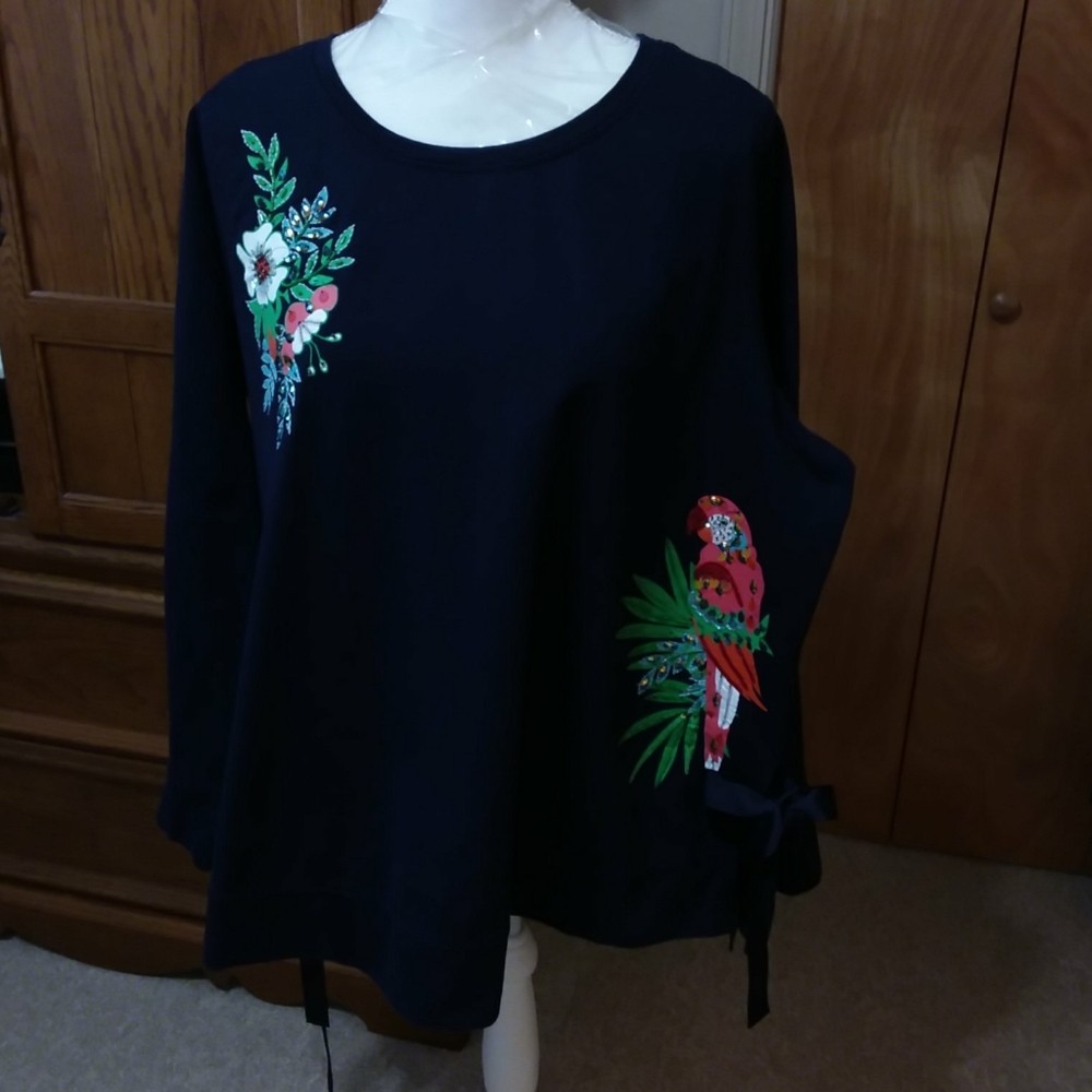 Crown & Ivy top